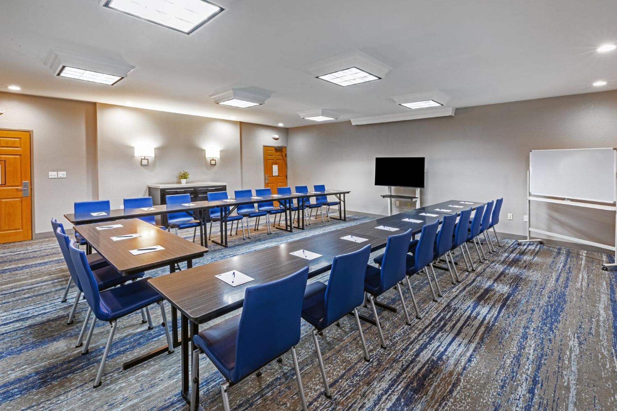 Holiday Inn Express & Suites Tulsa S Broken Arrow Hwy 51 By Ihg Εξωτερικό φωτογραφία