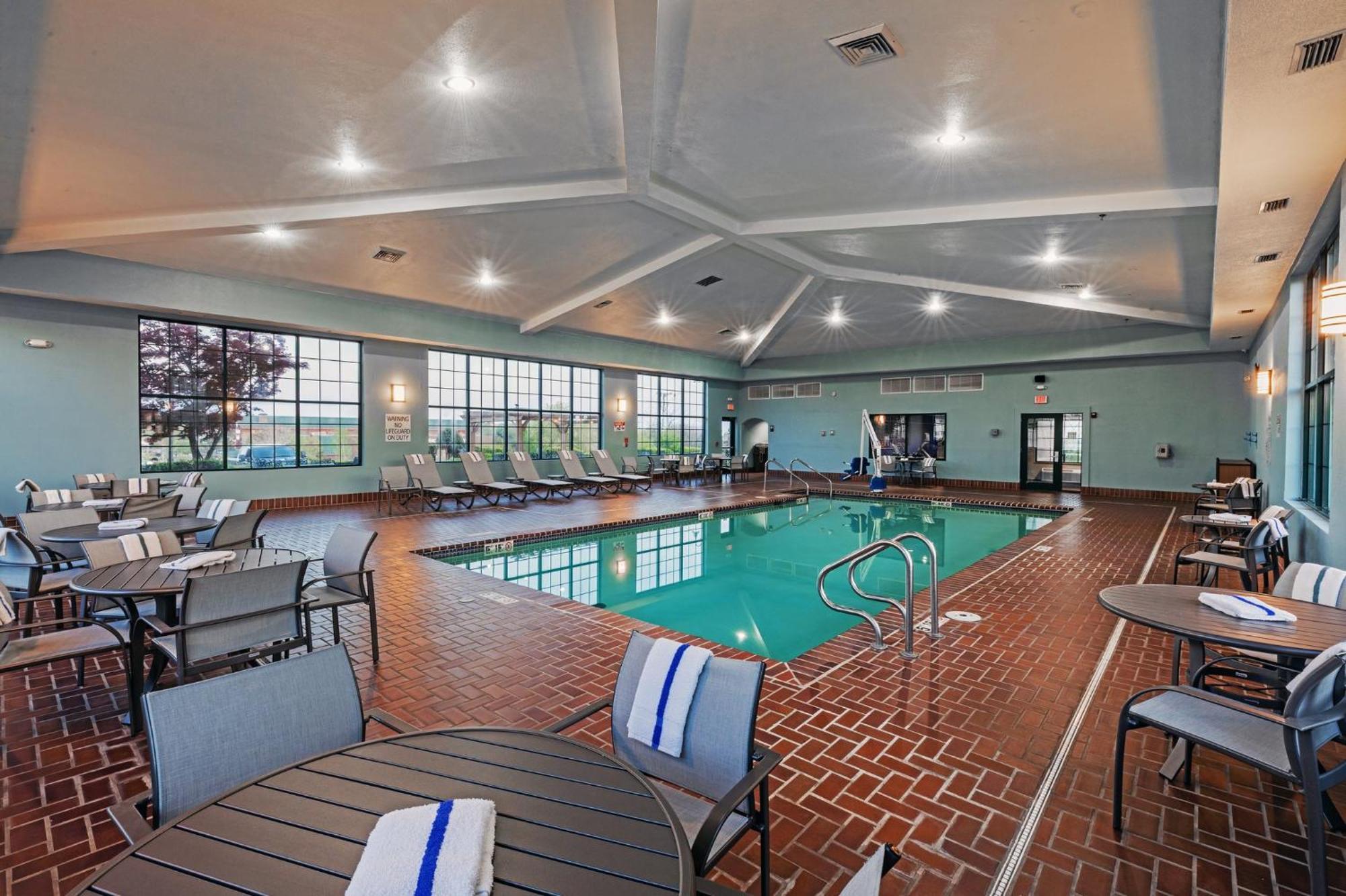 Holiday Inn Express & Suites Tulsa S Broken Arrow Hwy 51 By Ihg Εξωτερικό φωτογραφία