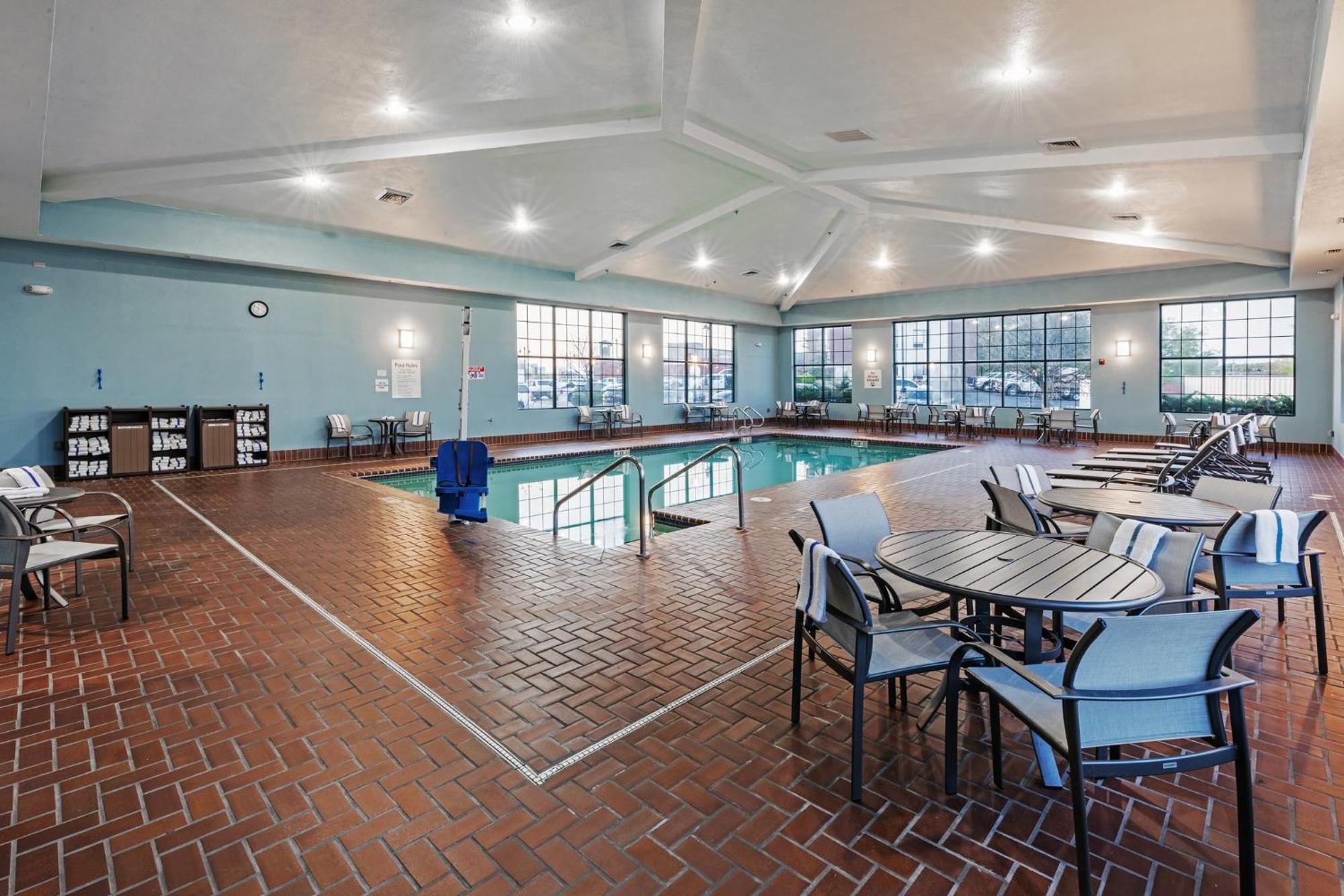 Holiday Inn Express & Suites Tulsa S Broken Arrow Hwy 51 By Ihg Εξωτερικό φωτογραφία