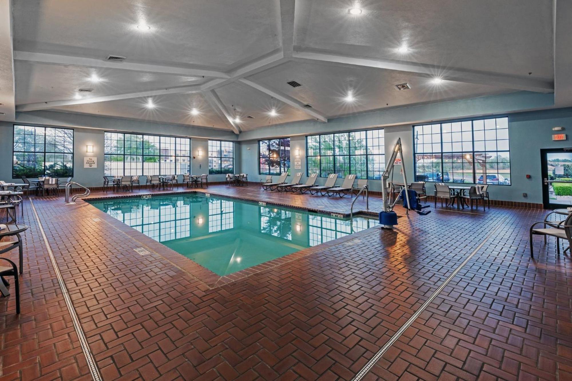 Holiday Inn Express & Suites Tulsa S Broken Arrow Hwy 51 By Ihg Εξωτερικό φωτογραφία